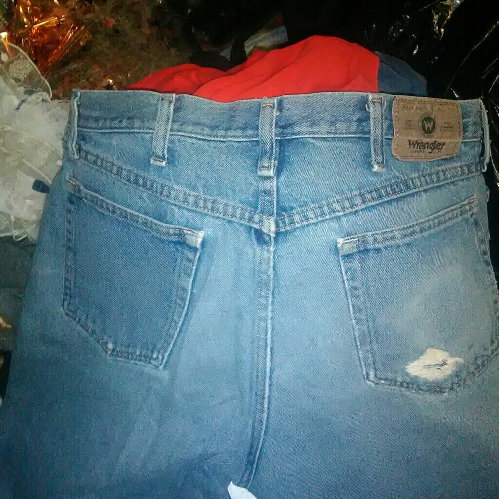 Wrangler distressed men's jeans size 34/34